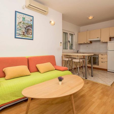 Lovely Apartment In Makarska With Kitchen エクステリア 写真