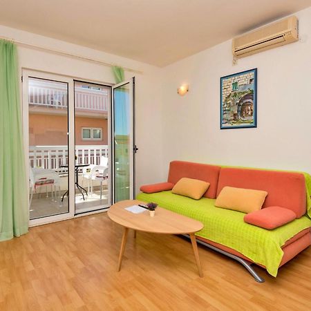 Lovely Apartment In Makarska With Kitchen エクステリア 写真