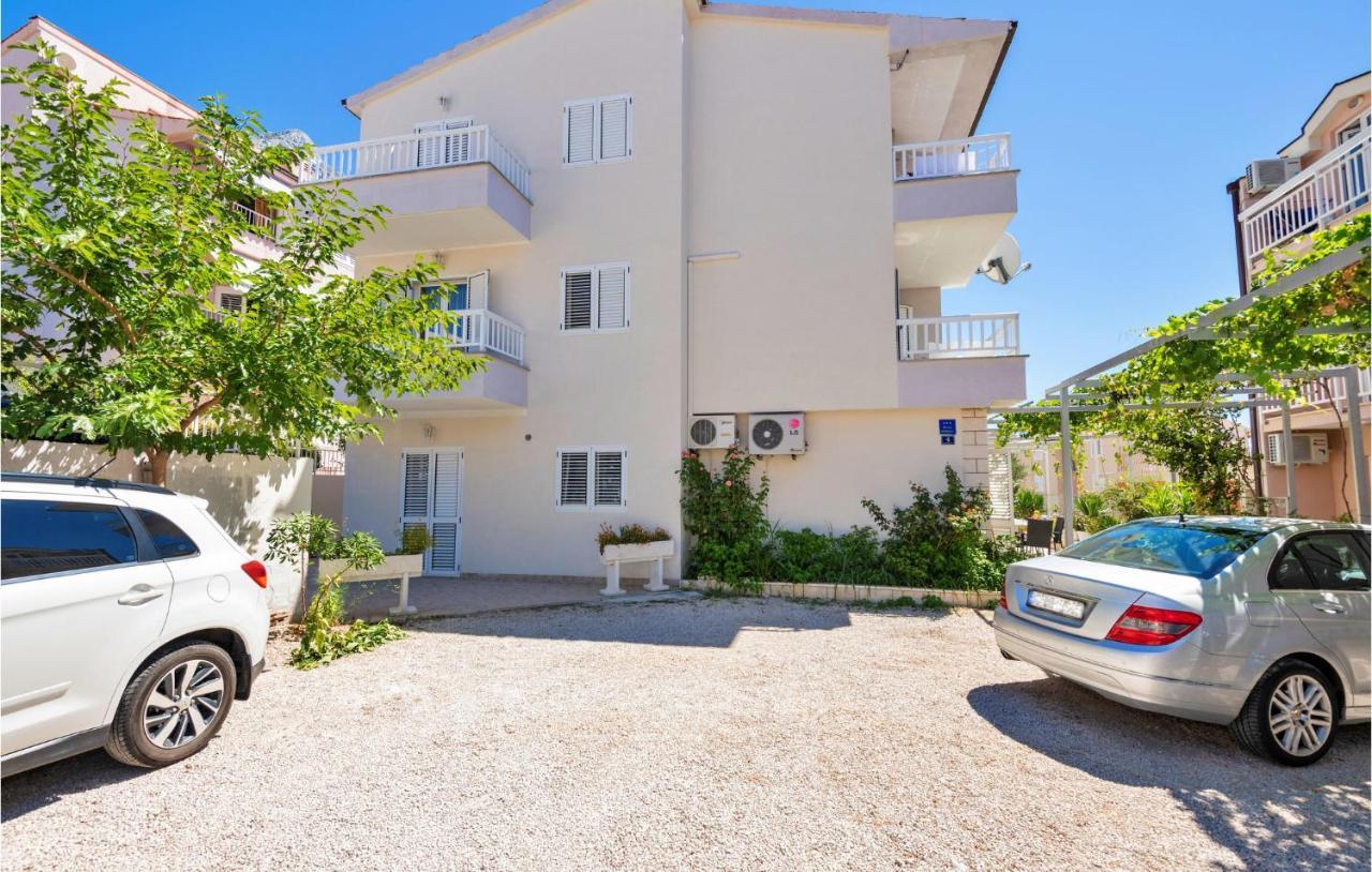 Lovely Apartment In Makarska With Kitchen エクステリア 写真